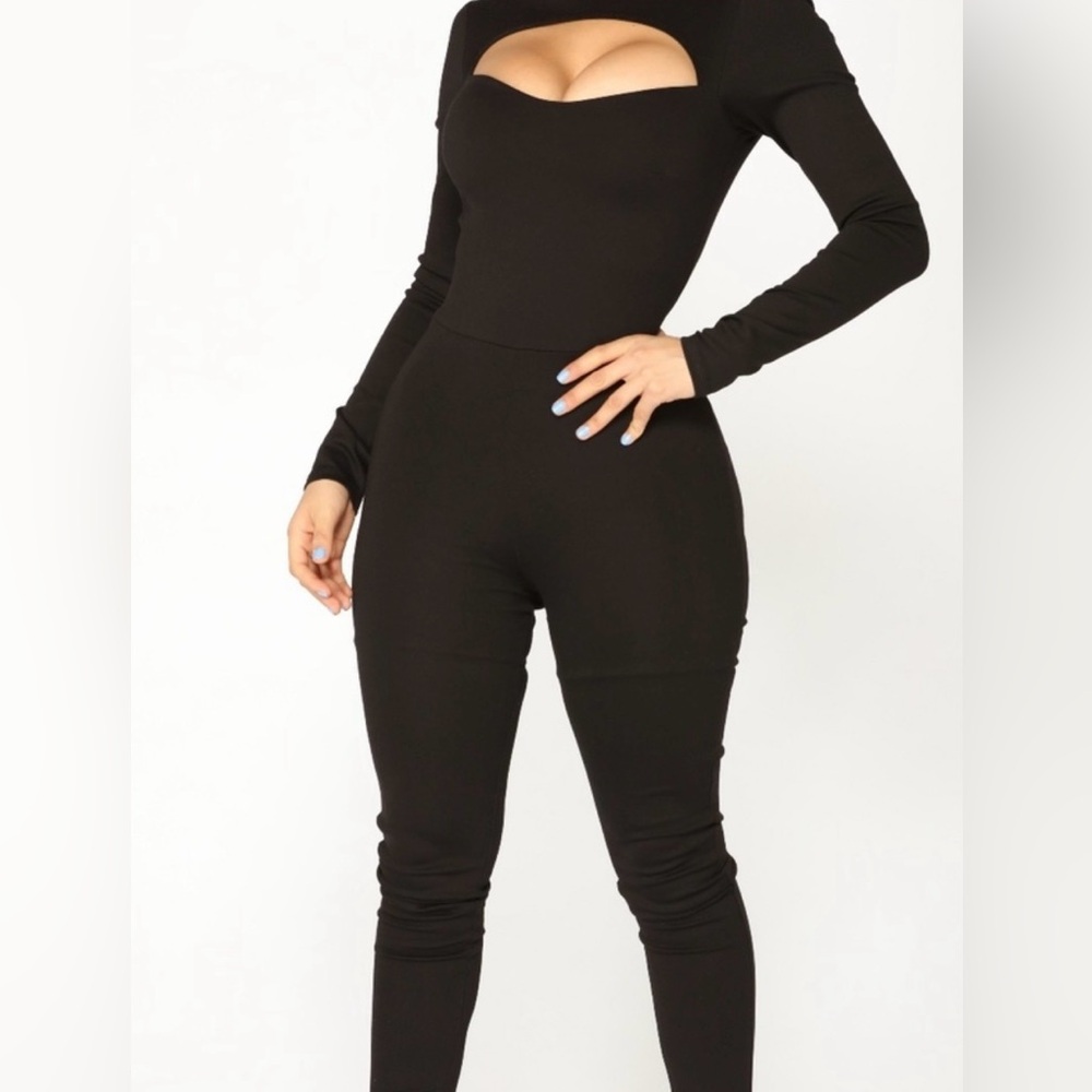 Fashion Nova Ladies Stylish Black Jumpsuit with Zipper; Large